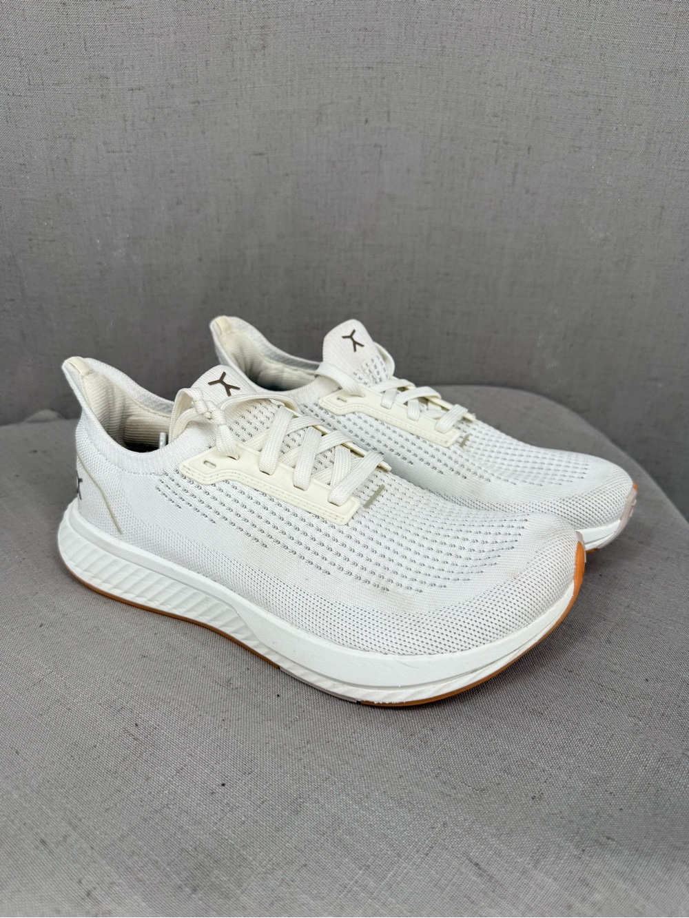 Flux womens Adapt Runner White Gum Running Athletic Barefoot Knit Shoes Size 7.5